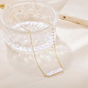 Elegant stainless steel necklace with bar-shaped freshwater pearl on gold chain