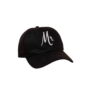 Klassische schwarze Baumwoll-Baseballkappe mit weißem Mr.-Schriftzug und gebogenem Rand