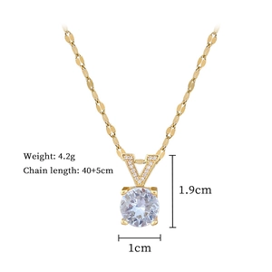 Dimensions du collier en titane en forme de V avec pendentif en zircone brillant