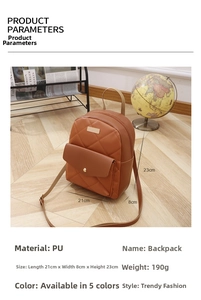 Detailansicht des braunen gesteppten PU-Rucksacks mit Größenangaben von 21x8x23 cm
