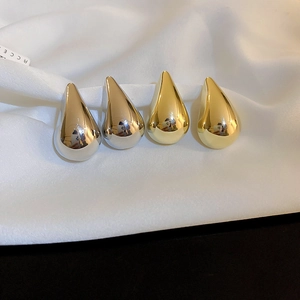 Minimalist polished metal teardrop stud earrings in gold and silver finish for women