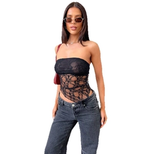 Top a fascia in pizzo nero aderente con schiena scoperta e orlo a V da donna