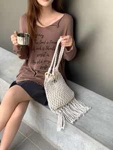 White woven tassel shoulder bag with wooden ring handles for beach holidays