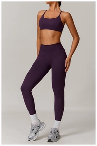 Detail of high-waist seamless yoga leggings with butt-lifting and tummy control fit