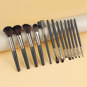 Kit professionnel de 13 pinceaux de maquillage avec poils synthétiques et manches noirs