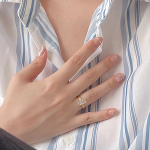 925 silver gold ring with rectangular zircon gemstone worn on a model's finger