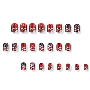 Unghie finte quadrate corte con stelle glitter dell'Indipendenza e strisce rosse