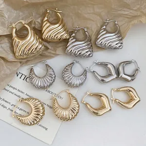 Vintage Ribbed Croissant Alloy Hoop Earrings With Silver Earring Post Geometric U-Shaped Polished Metallic Jewelry For Women