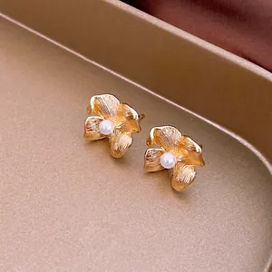 Vintage Flower Stud Earrings With Imitation Artificial Pearl And Silver Earring Post Brushed Gold Metal Floral Jewelry For Women