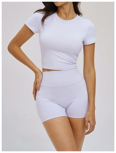 Detail of high-stretch light purple yoga set featuring a slim-fit crop top and high-waist shorts