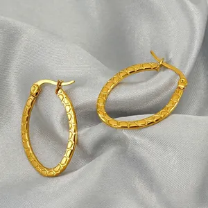 Boucles d'oreilles créoles en acier plaqué or 18 carats avec motif nid d'abeille