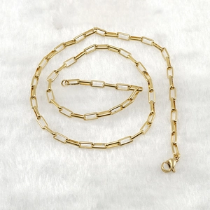 Minimalist 18K gold stainless steel paperclip chain necklace with lobster clasp on fur
