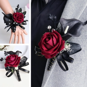 Ensemble corsage et fleur de poignet en rose bordeaux et calla noir artificiels pour mariage