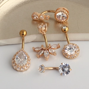 Lot de 5 piercings de nombril en or rose avec divers cristaux de zircone cubique blancs