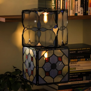 Lampe en vitrail de style Tiffany à double couche avec motif floral géométrique LED