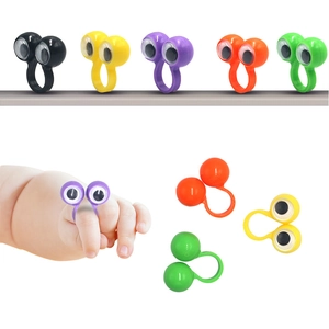 Funny plastic googly eye rings for kids in five vibrant colors with finger-worn display