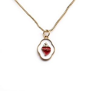 Collier minimaliste en cuivre plaqué or avec pendentif ovale cœur sacré rouge sur blanc