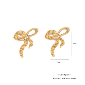 Detail view of gold stainless steel bow earrings with dimensions 3cm x 2cm and weight 8g