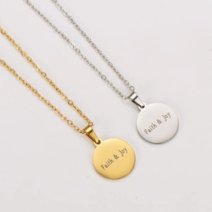 Paire de colliers ronds en acier inoxydable or et argent avec gravure Faith et Joy