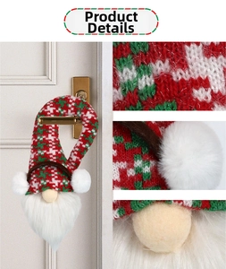 Détail de gnomes de Noël pour poignée de porte avec bonnets en tricot pied-de-poule