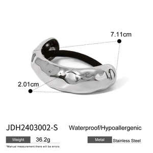Polished stainless steel hair ring with dimensions 7.11cm and hypoallergenic finish