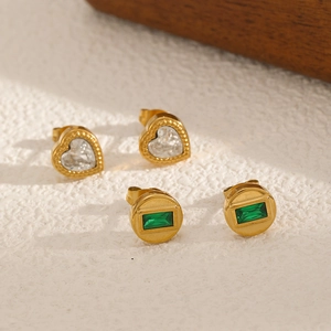 Boucles d'oreilles en acier inoxydable plaqué or 18k avec cœurs et diamants ronds