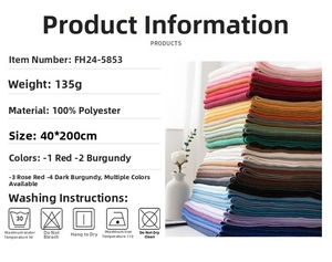 Dettaglio di sciarpa in maglia 100% poliestere con eleganti frange e texture multicolore
