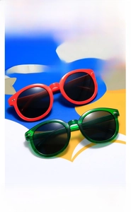 Lunettes de soleil rondes pour enfants en rouge et vert foncé transparent