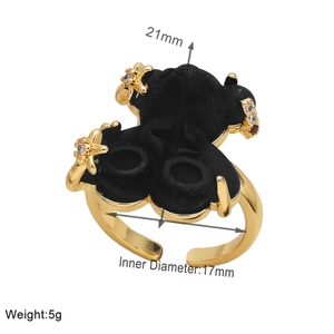 Detail view of teddy bear ring with dimensions 17mm inner diameter and 21mm height