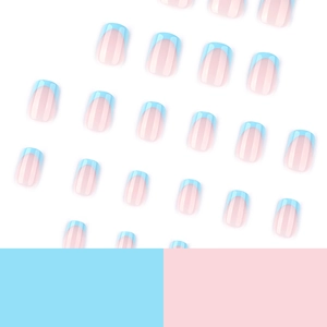 Französisch blau kurze eckige künstliche Nägel Set mit glänzendem Nude und hellblauen Spitzen