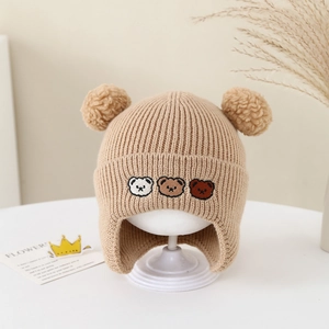 Détails du bonnet d'hiver en tricot pour bébé avec broderie ours et cache-oreilles doux