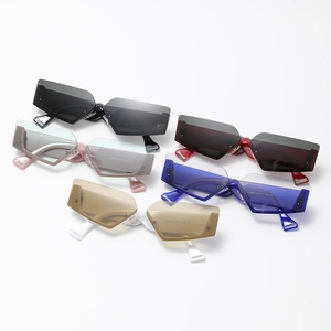 Retro geometric sunglasses collection in five assorted colors with irregular PC frames
