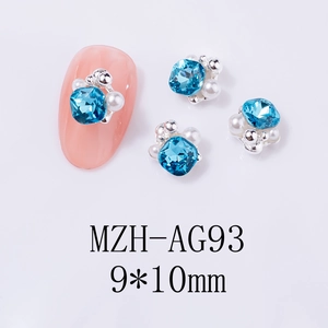 Detail von 9x10mm 3D hellblauen quadratischen Nagelkristallen mit Perlen und Silberperlen