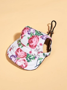 Dettaglio cappello floreale per cani con fori per orecchie e coulisse regolabile