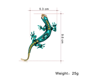 Vue détaillée de la broche lézard vintage avec émail émeraude et cristaux, 9,6 cm