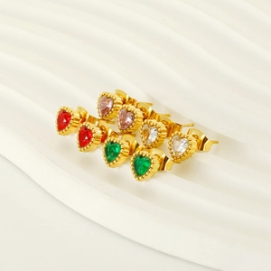 Set aus 18K vergoldeten Herzohrringen mit bunten Zirkonia und feinen Goldperlenrändern