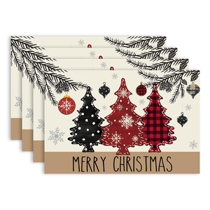 Set di 4 tovagliette natalizie con decoro ad albero e materiale termoisolante
