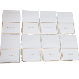 Set mit 8 weißen Klappkarten mit Goldrand und englischen Wünschen für jeden Anlass