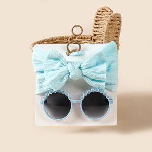 Set für Babys mit hellblauer Blumensonnenbrille und Jacquard-Schleifen-Stirnband