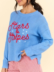 Maglione in maglia celeste con ricamo rosso Stars & Stripes e stelle bianche