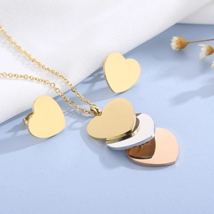 Parure collier et boucles d'oreilles cœur en acier poli, tons or, argent et rose gold