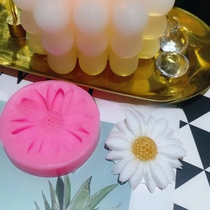 Pink daisy silicone mold with white flower resin craft showing detailed floral texture