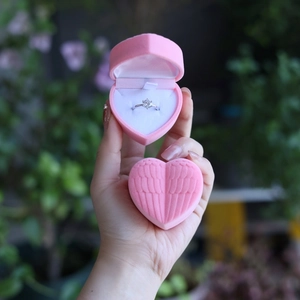 Romantic Heart Shaped Velvet Jewelry Box Angel Wings Relief Wedding Ring Box Pendant Necklace Storage Case Engagement Proposal Jewelry Gift