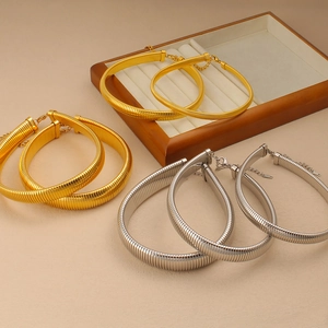 Minimalist thick ribbed titanium steel choker in gold and silver finish with lobster clasp
