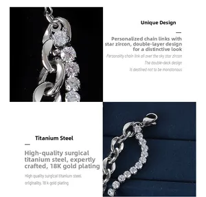 Détail macro du bracelet en acier titane plaqué or 18 carats avec double chaîne zircon