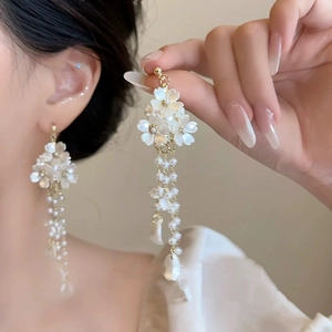 Boucles d'oreilles pendantes à fleurs et perles de style français pour femmes