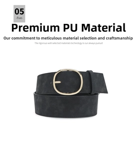Détail d'une large ceinture noire en similicuir PU avec boucle ovale en métal doré