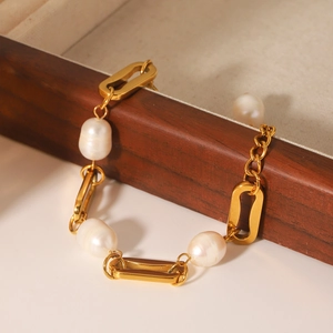 18K gold-plated stainless steel paperclip chain bracelet with freshwater pearls