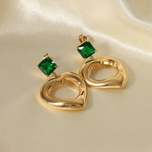 Gold-plated stainless steel earrings with heart charms and square green zircon stones