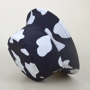 Chapeau bob réversible à motif de vache noir et blanc en tissu de coton élégant